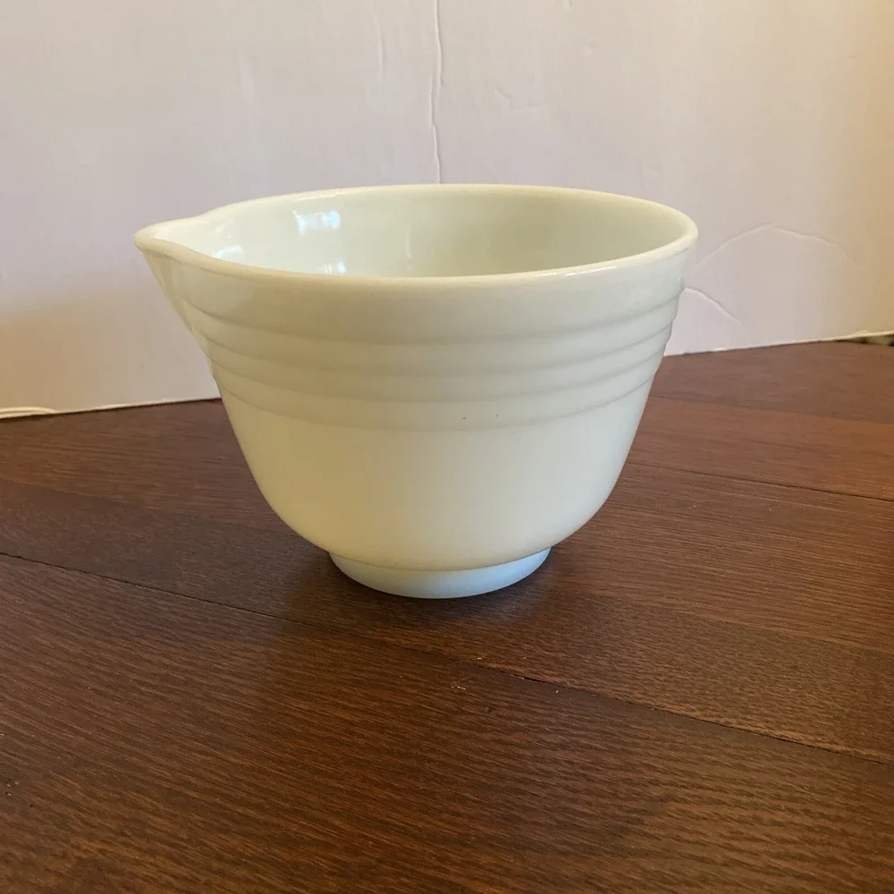 Vintage Pyrex White Milk Glass Hamilton Beach #11 Ribbed Mixing Bowl With‎ Spout